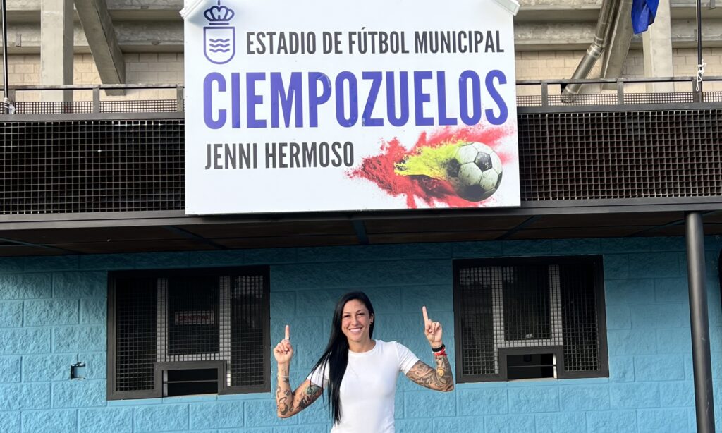 Jenni Hermoso visita por primera vez el estadio de fútbol que lleva su nombre