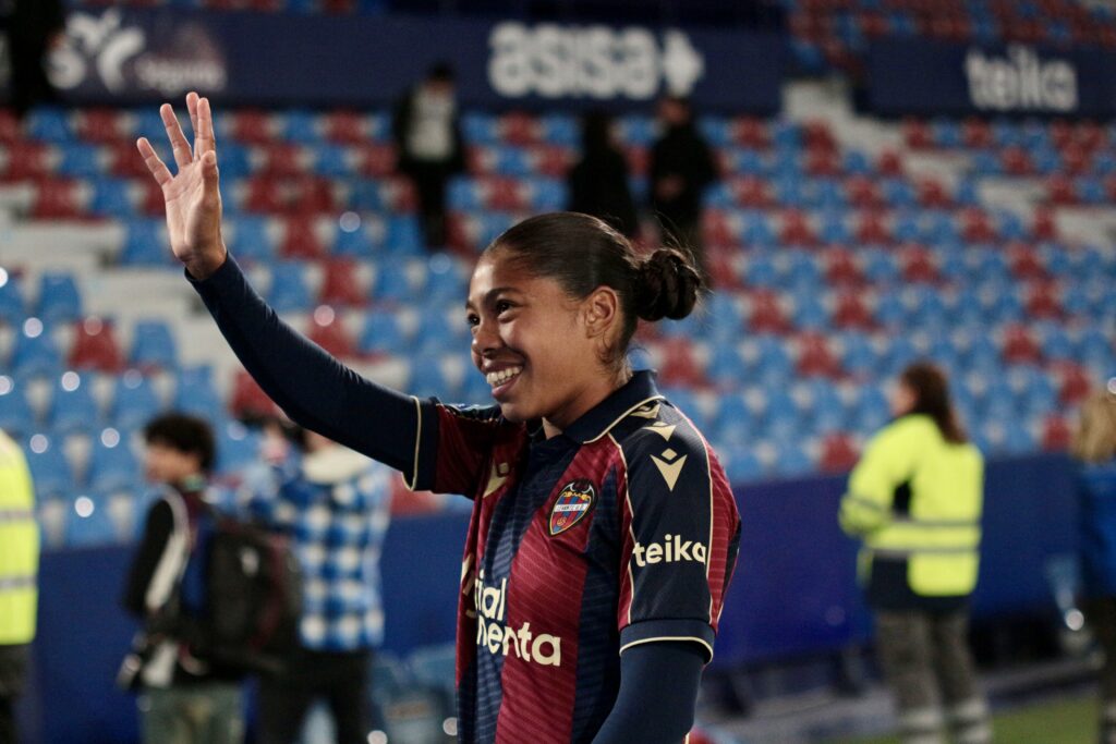 El Madrid CFF ficha a la venezolana Raiderlin Carrasco: una vinotinto para la banda
