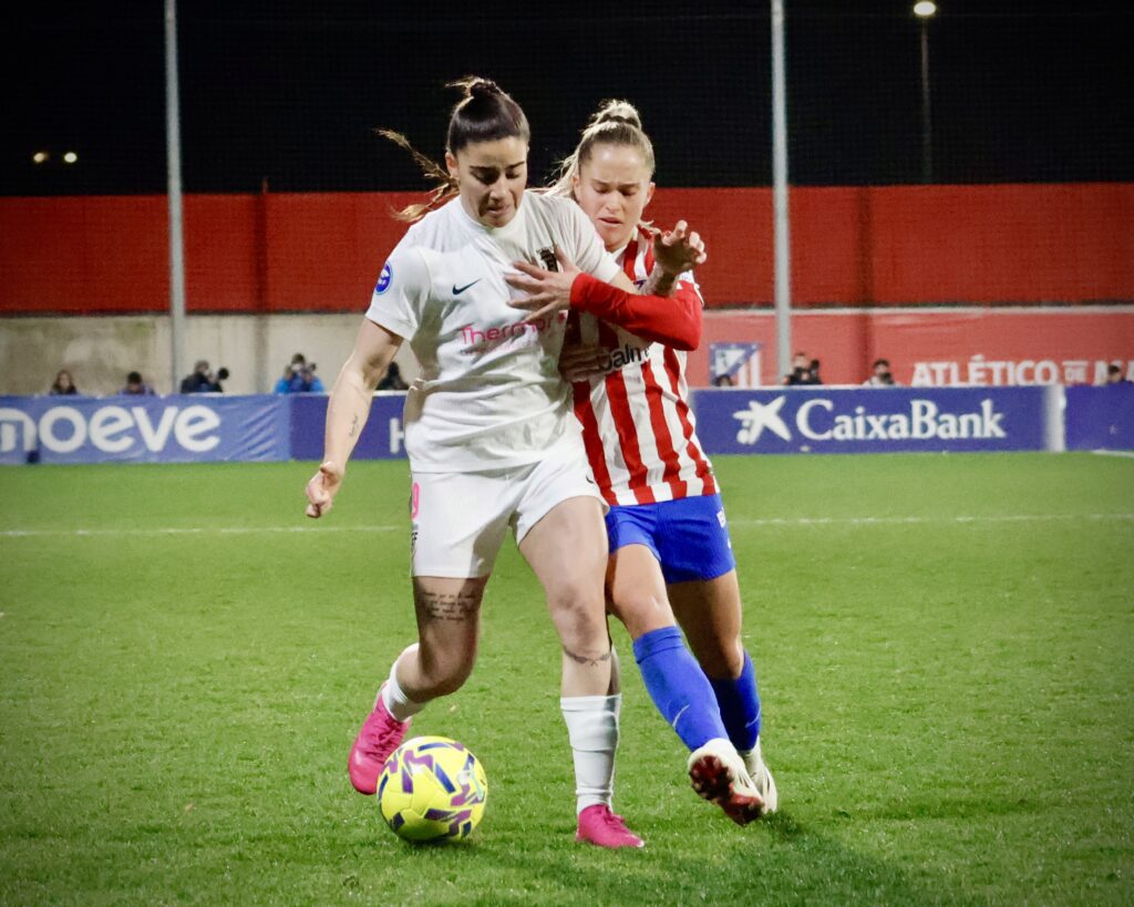 Bárbara López (Madrid CFF) vs Andrea Medina (Atlético de Madrid)