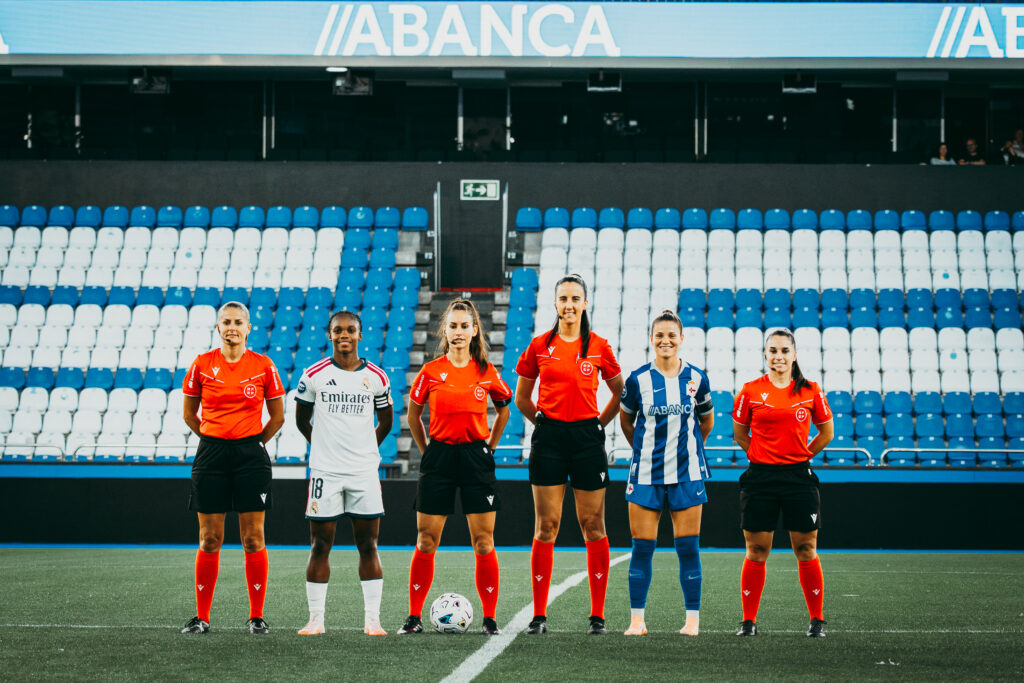 Foto de capitanas y árbitras