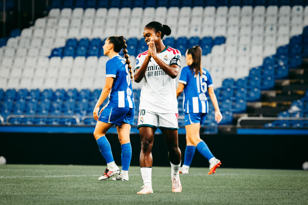 Linda Caicedo celebra el 0-1