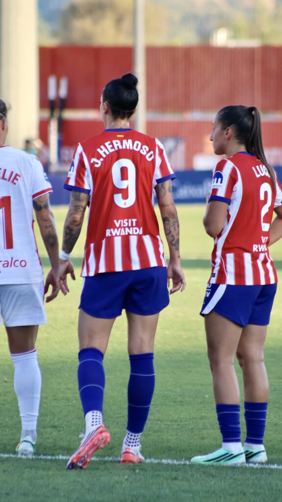 Jenni Hermoso vuelve a vestirse de rojiblanca en la Liga F